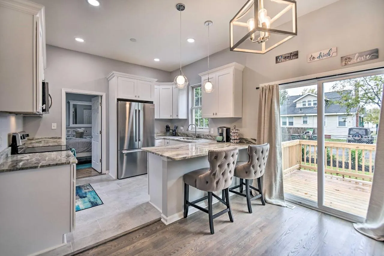 בית נופש Bright Norfolk Home With Deck Less Than 3 Mi To Town! ארצות הברית