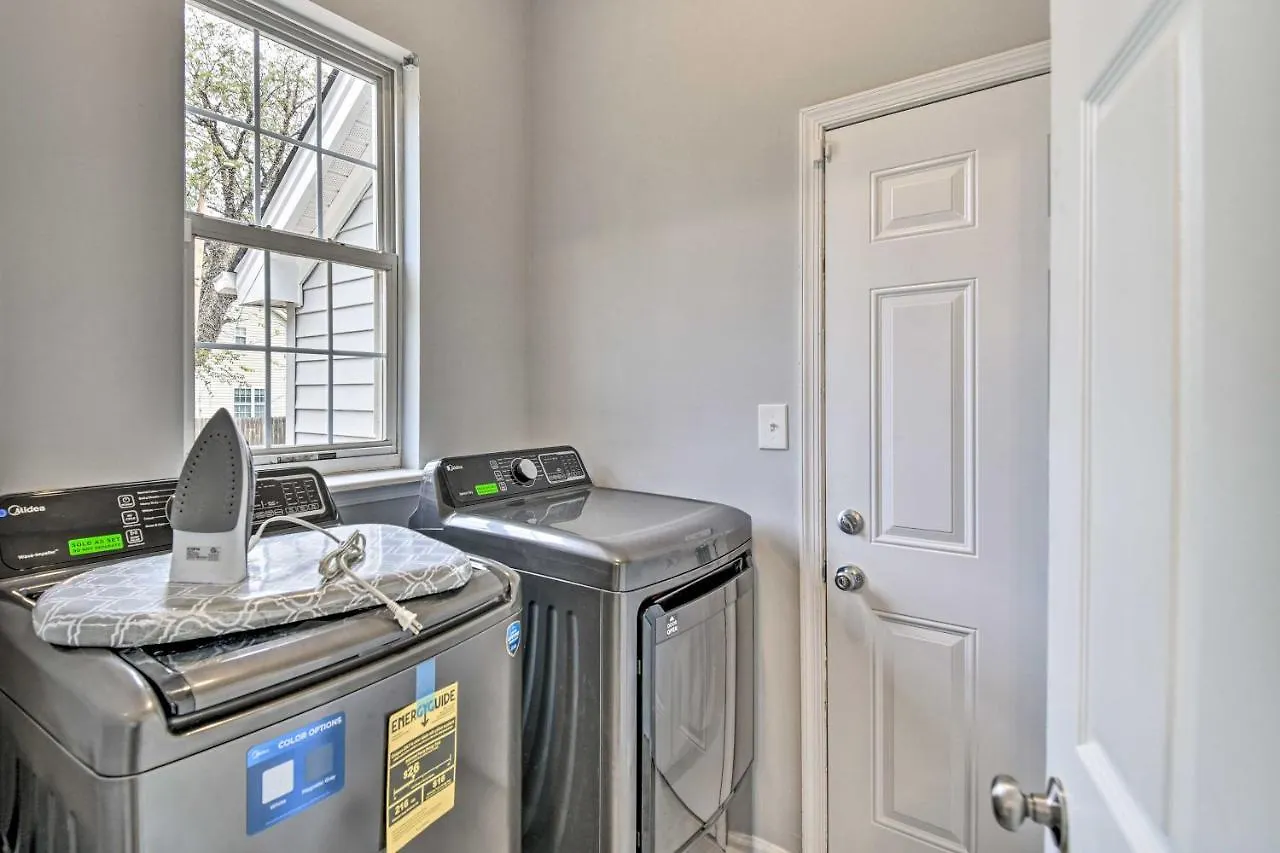 Bright Norfolk Home With Deck Less Than 3 Mi To Town!