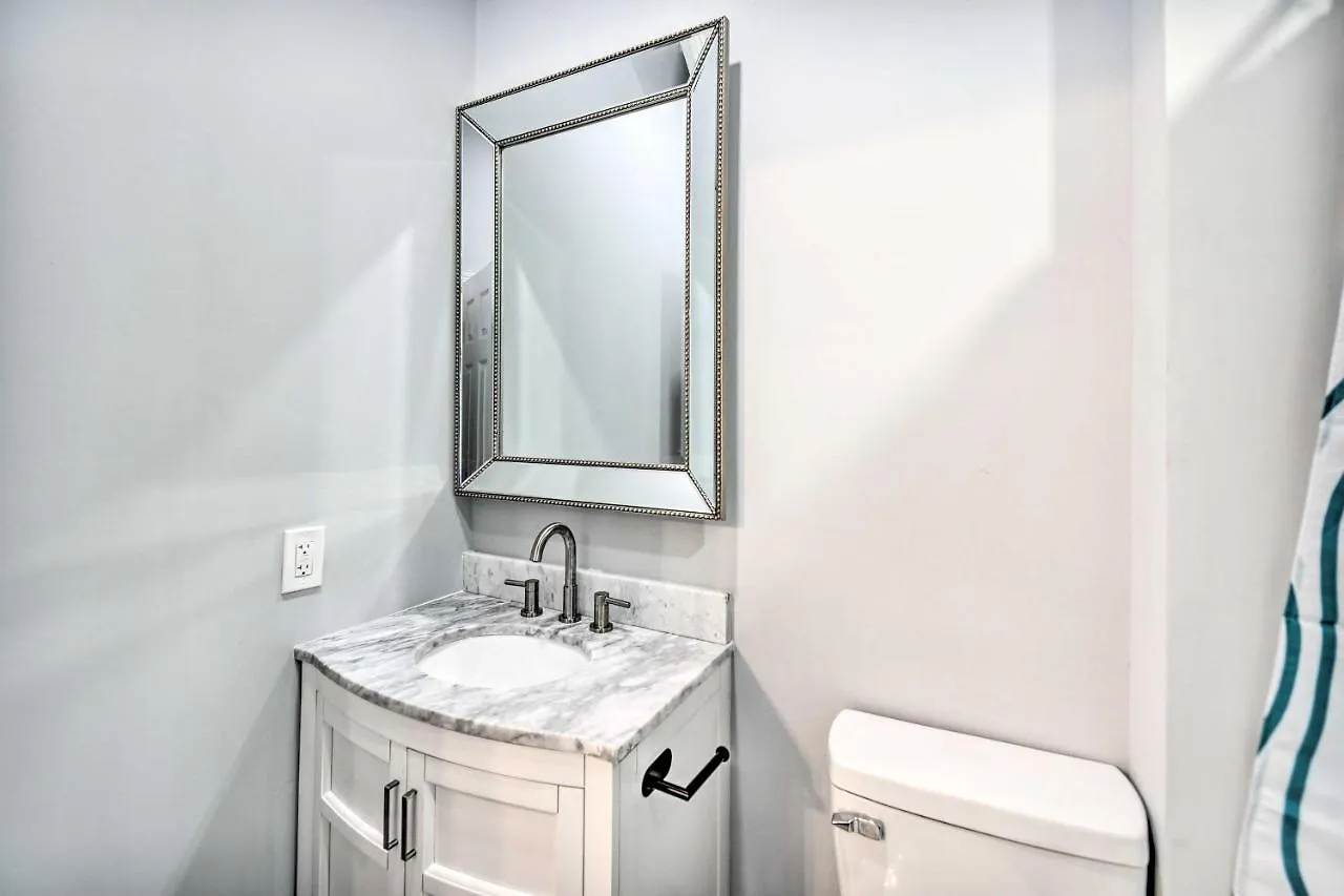 בית נופש Bright Norfolk Home With Deck Less Than 3 Mi To Town!