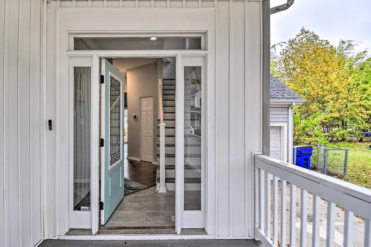 Bright Norfolk Home With Deck Less Than 3 Mi To Town! בית נופש