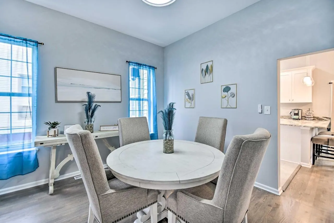 Bright Norfolk Home With Deck Less Than 3 Mi To Town! בית נופש