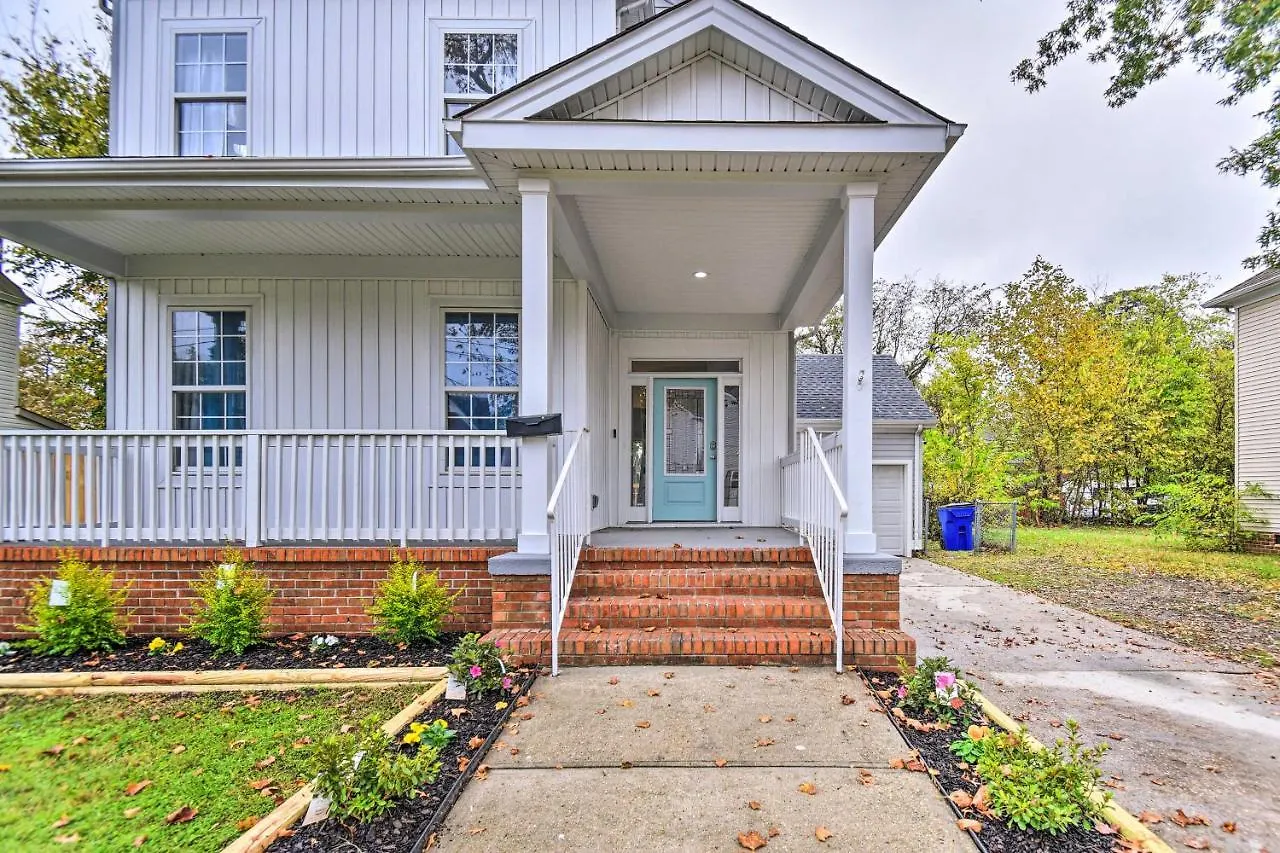 Bright Norfolk Home With Deck Less Than 3 Mi To Town! 0*,